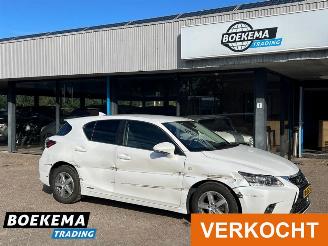 krockskadad bil auto Lexus Ct 200h 25th Edition Keyless Navi Camera Climate PDC 2015/12