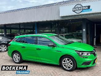 Damaged car Renault Mégane Estate 1.3 TCe Zen LED Climate Cruise Navi PDC 2020/9