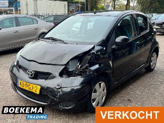 Toyota Aygo 1.0-12V Navigator Automaat Airco 5-Deurs picture 4