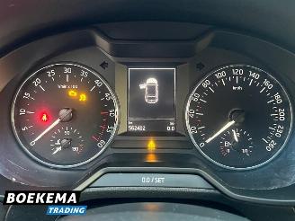 Skoda Octavia Combi 1.6 TDI DSG Business Climate Navi Cruise PDC picture 17