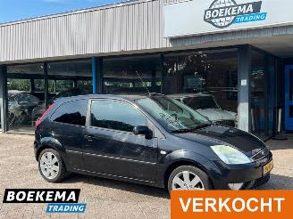krockskadad bil auto Ford Fiesta 1.3 Futura Airco Trekhaak 2005/5