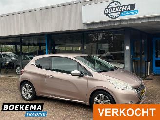 skadebil auto Peugeot 208 1.6 VTi Allure Leder Navi Climate Cruise PDC 2013/4