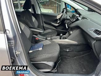 Peugeot 2008 1.2 PureTech Automaat Navi Cruise PDC picture 18