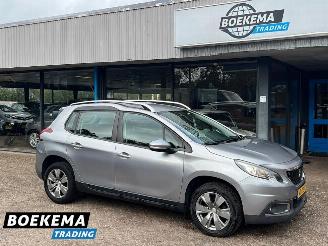 Vaurioauto  passenger cars Peugeot 2008 1.2 PureTech Automaat Navi Cruise PDC 2017/4