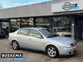 Vaurioauto  passenger cars Opel Vectra 2.2 16V Elegance 155PK Aut Cruise PDC Trek. 2004/10