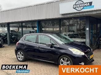 skadebil auto Peugeot 208 1.2 VTi Allure Led Navi Climate Cruise 2014/5