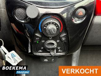 Toyota Aygo 1.0 VVT-i X-Wave Open-Dak Airco Cruise picture 21