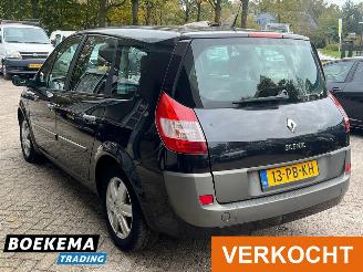 Renault Grand-scenic 1.6 16V Dynamique 7-Pers Climate Cruise picture 3