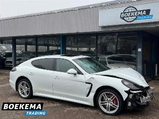 Damaged car Porsche Panamera 3.0 D Platinum Panorama TV Sport Chrono Softclose 2013/1