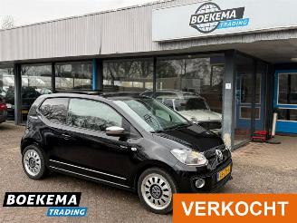 Vaurioauto  passenger cars Volkswagen Up! 1.0 Black Up! Panorama Leer Stoelverwarming PDC Cruise 2013/1