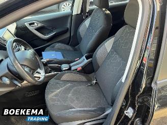 Peugeot 2008 1.2 PureTech Allure Navigatie Camera Climate picture 16