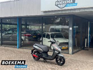 dañado ciclomotor Peugeot  Kisbee RS 4T 45KM 2018/8