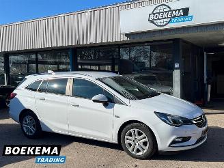 uszkodzony samochody osobowe Opel Astra Sports Tourer 1.6 CDTI Business+ Navigatie Cruise PDC 2017/1