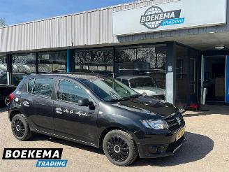 damaged passenger cars Dacia Sandero 1.2 16V Airco Elek-Ramen 2015/2