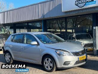uszkodzony samochody osobowe Kia Cee d cee'd 1.4 CVVT X-tra Airco 5-Deurs 2011/6