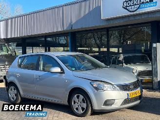skadebil auto Kia Cee d cee'd 1.4 CVVT X-tra Airco 5-Deurs 2011/6