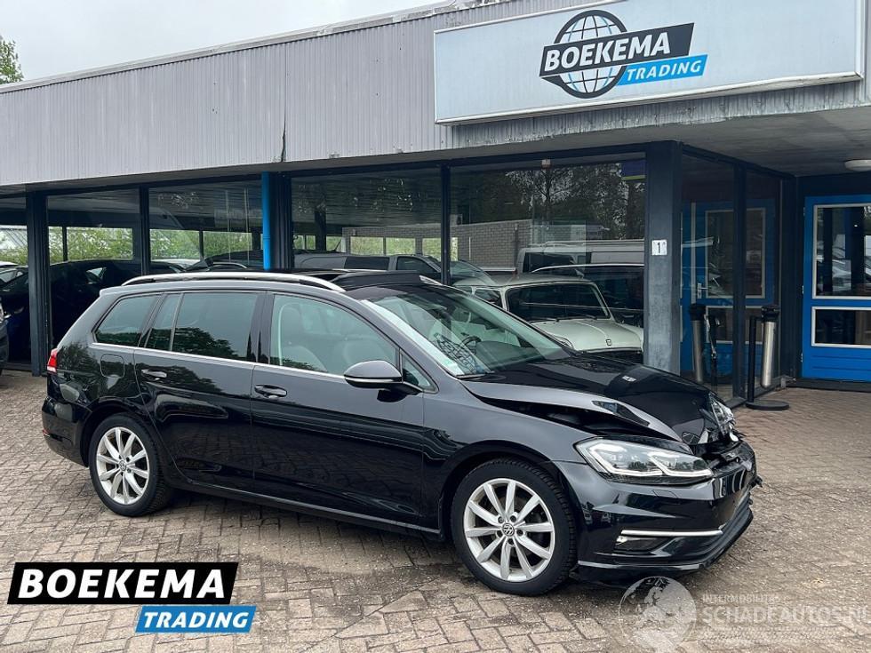 Volkswagen Golf 1.4 TSI 150PK Highline DSG Panorama Virtual Stoel/Stuurverw Massage Camera Trekhaak