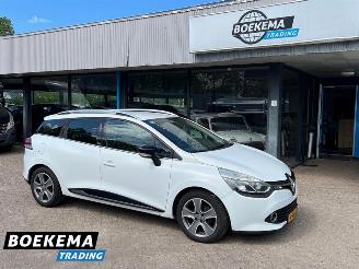 Coche accidentado Renault Clio Estate 0.9 TCe Night&Day R-Link Navigatie Cruise Airco 2014/10