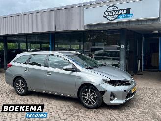 damaged passenger cars Toyota Auris Touring Sports 1.8 Hybrid Dynamic Navigatie Cruise Climate 2013/11