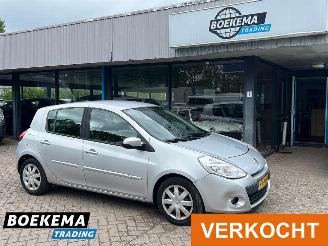 Unfallwagen Renault Clio 1.5 dCi Collection Airco Cruise 5-Deurs Trekhaak 2011/10