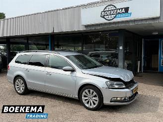 Schadeauto Volkswagen Passat Variant 1.4 TSI Highline Navigatie Stoelverwarming Cruise PDC 2013/10