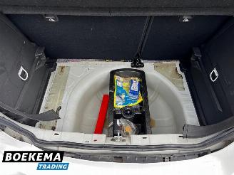 Opel Corsa 1.4 Online Edition Navigatie Airco Cruise 5-Deurs LMV picture 12