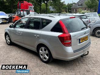 Kia Cee d cee'd 1.4 CVVT Seven Navigatie Airco Cruise Trekhaak picture 3