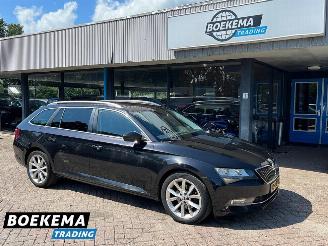 krockskadad bil auto Skoda Superb Combi 1.8 TSI 180PK Style Business DSG CantonSound Keyless Navigatie 2017/1