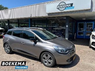 Schadeauto Renault Clio Estate 1.5 dCi ECO Night&Day Navigatie Cruise PDC Trekhaak 2015/6
