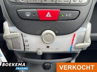 Toyota Aygo 1.0-12V + Automaat Airco Leer picture 17