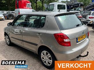 Skoda Fabia 1.6-16V Ambiente Automaat Airco Stoelverwarming PDC Trekhaak picture 3