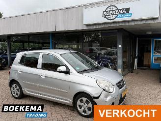 Auto incidentate Kia Picanto 1.1 X-ecutive Automaat Leer Climate PDC Trekhaak 2009/11