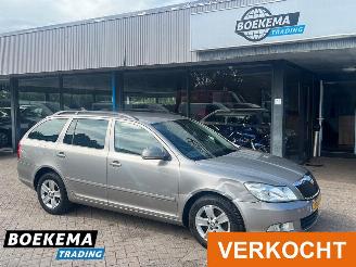 Damaged car Skoda Octavia Combi 1.6 TDI Business Line Navi Clima Elektrische ramen 2011/6