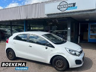 skadebil auto Kia Rio 1.2 CVVT Comfort Pack Navi Airco Cruise 2013/8