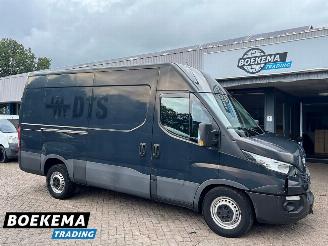 dañado vehículos comerciales Iveco Daily 35S21V 3.0 352 Automaat Airco Schuifdeur Trekhaak 2017/12