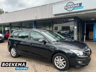 krockskadad bil auto Hyundai I-30 CW 1.6i 125PK i-Motion Cruise Clima Trekhaak 2011/6