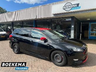 uszkodzony samochody osobowe Ford Focus Wagon 1.5 Black Edition 150PK Navigatie Climate Cruise 2015/10