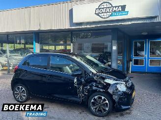 Vaurioauto  passenger cars Citroën C1 1.2 Shine 82PK Leer Cruise Airco 2015/4