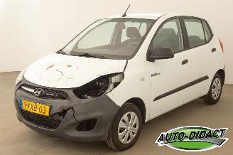 damaged passenger cars Hyundai I-10 1.0 Pure 102.085 km 2013/7