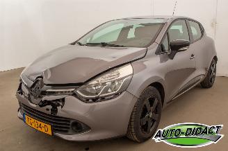 Damaged car Renault Clio 0.9 TCe Dynamique 2014/12