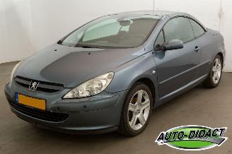 krockskadad bil auto Peugeot 307 CC 2.0-16V Motorschade 2005/3