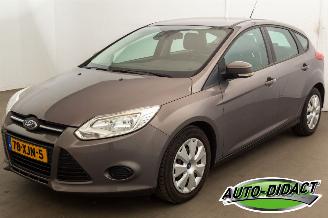 skadebil auto Ford Focus 1.0 Airco Navi EcoBoost Lease Trend 2012/6