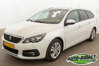 skadebil auto Peugeot 308 1.2 PureTech Clima Navi Pano Camera Blue Lease Executive 2019/10