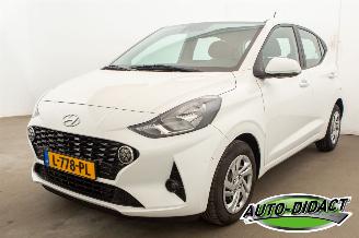 damaged passenger cars Hyundai I-10 1.0 94.230 km Airco Navi Camera Comfort Smart 2021/8