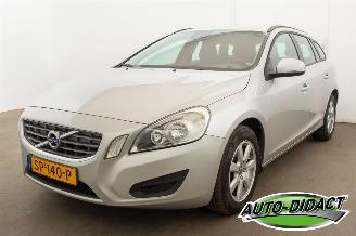 krockskadad bil auto Volvo V-60 1.6 D2 Kinetic Clima Navi 2012/11