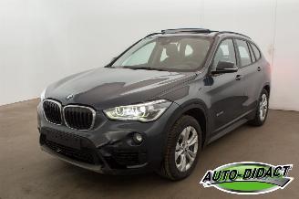 krockskadad bil auto BMW X1 sDrive Clima Navi Pano 2016/1