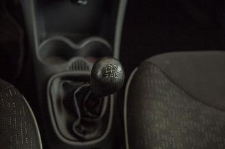 Peugeot 107 1.0-12V XS picture 8