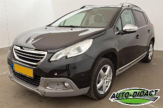 damaged passenger cars Peugeot 2008 1.2 PureTech Automaat Pano Clima Navi  Blue Lease Executive 2014/10