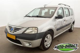 krockskadad bil auto Dacia Logan 1.6 Lauréate 2007/5