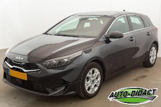 krockskadad bil auto Kia Cee d 1.0 T-GDi 47.565 km Clima Navi Camera DynamicLine 2023/7